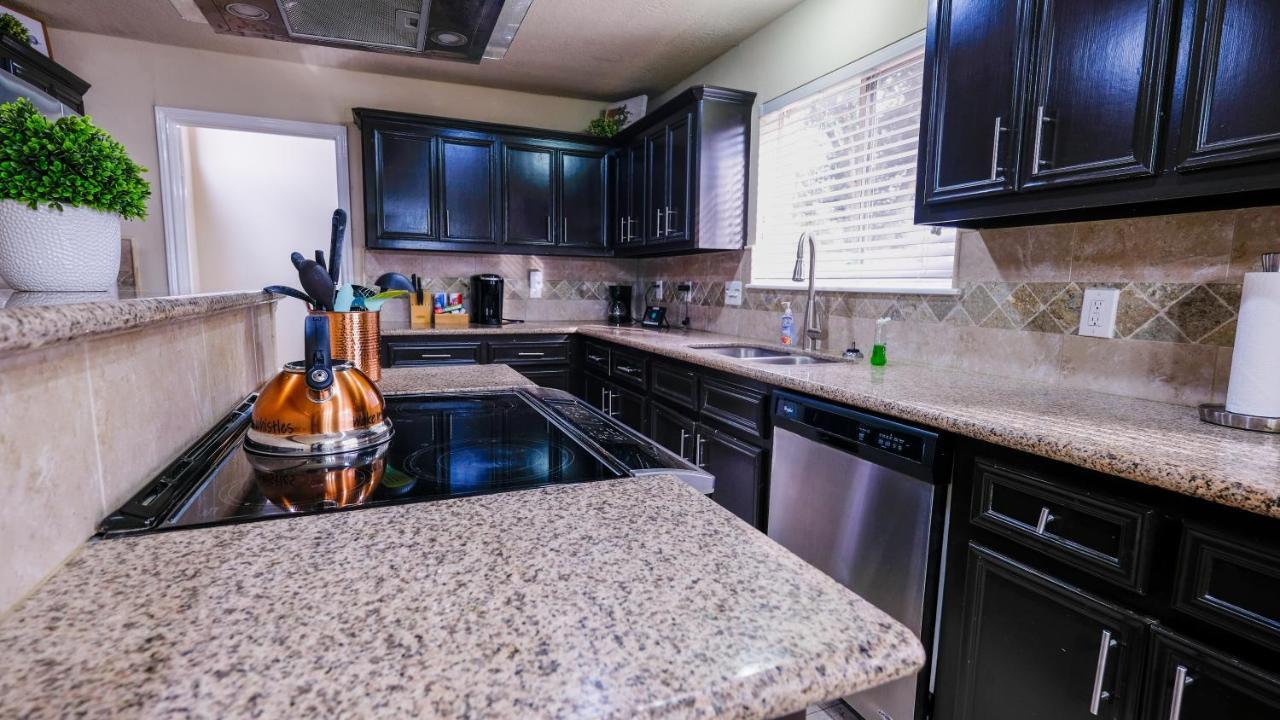 فيلا Pool House, 20 Minutes From Dt 4Bdr For 10 Guests - Winkleman هيوستن المظهر الخارجي الصورة